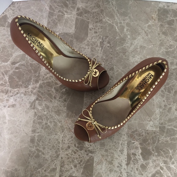 Michael Kors peep-toe logo heel - Picture 5 of 7